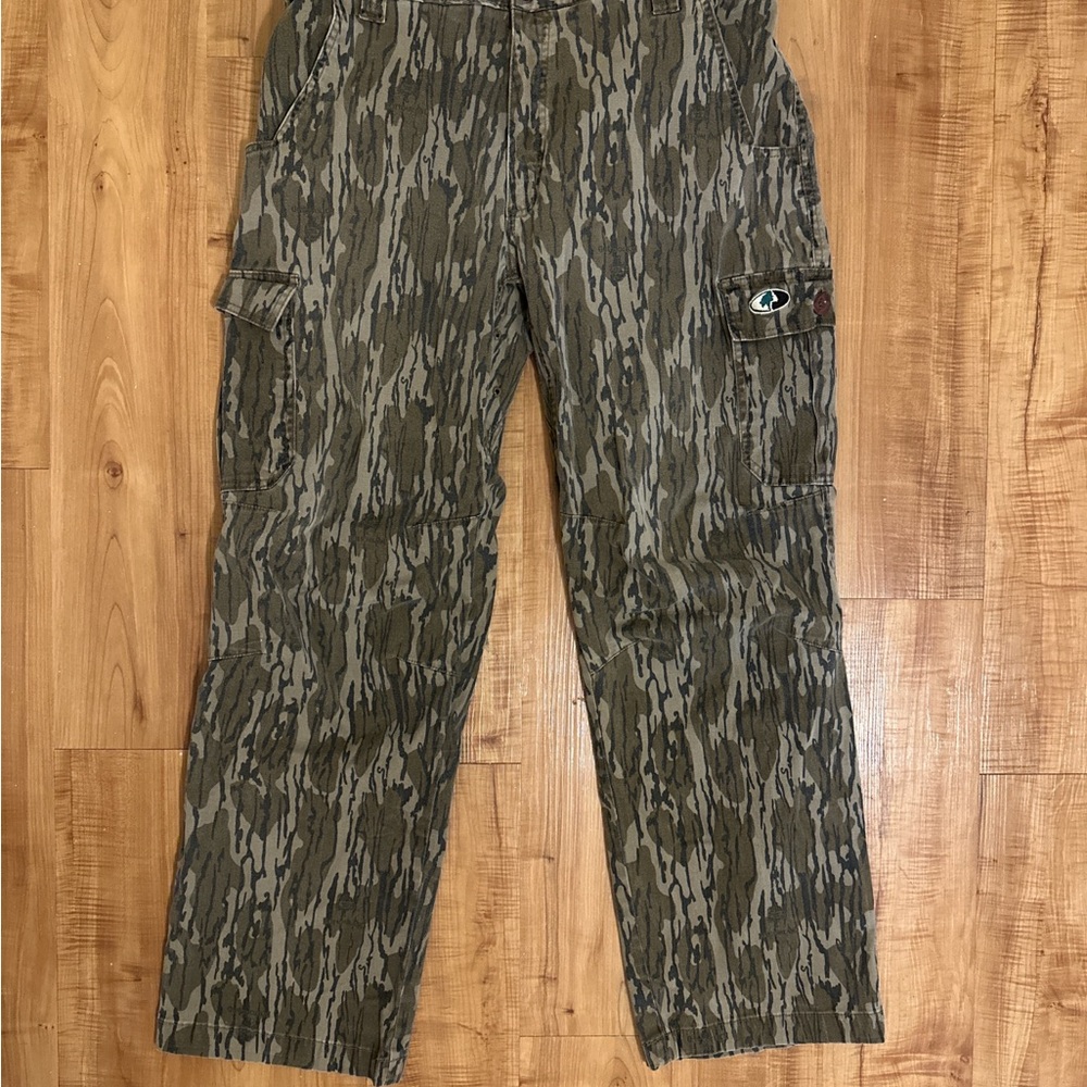 Green Cargo Pants with Durable Outdoor Design